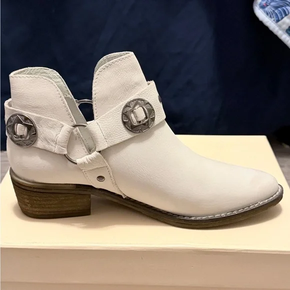 Chinese Laundry Austin White Buff Leather Western Ankle Boots Size 8 - Picture 8 of 10